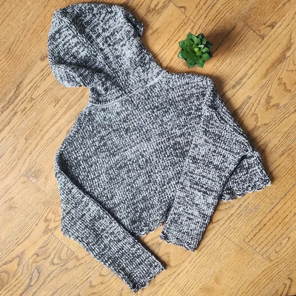 NWT Urban Outfitters Cropped Sweater - Picture 3 of 7